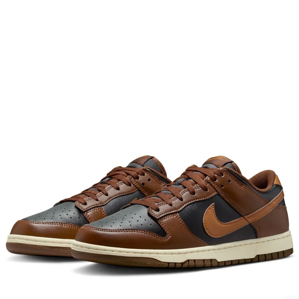 Nike Dunk Low in Black/British tan cacao wow